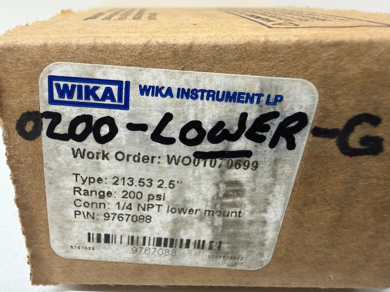NEW IN BOX! WIKA 200PSI 1/4″ NPT PRESSURE GAUGE 213.53 2.5″ 9767088