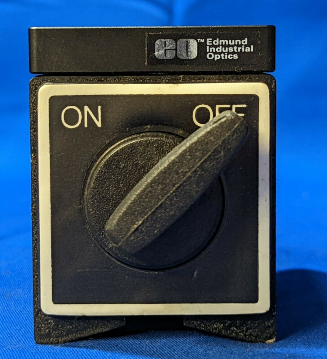 EDMUND INUSTRIAL OPTICS 50MM SQUARE MAGNETIC BASE W/ ON/ OFF SWITCH