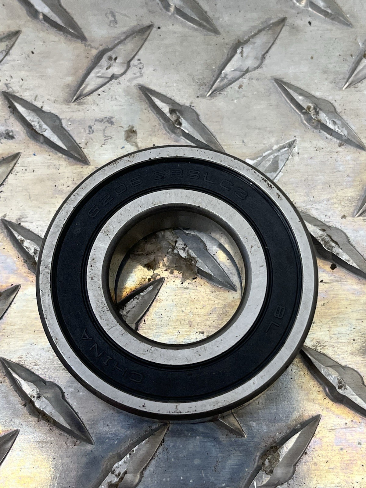 (1) — Deep groove ball bearing 6205-2RS-LC3