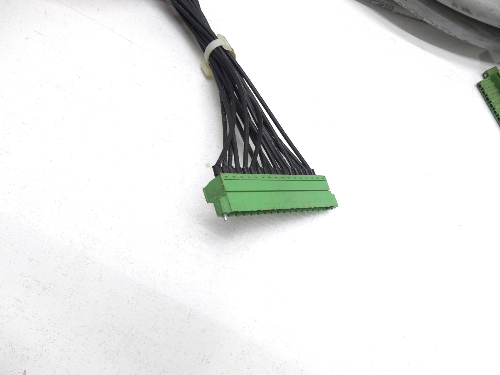 LUTZE Superflex Plus Pur 18G F27 E197634 AWM Style 20234 Cable w/ XP4D Connector