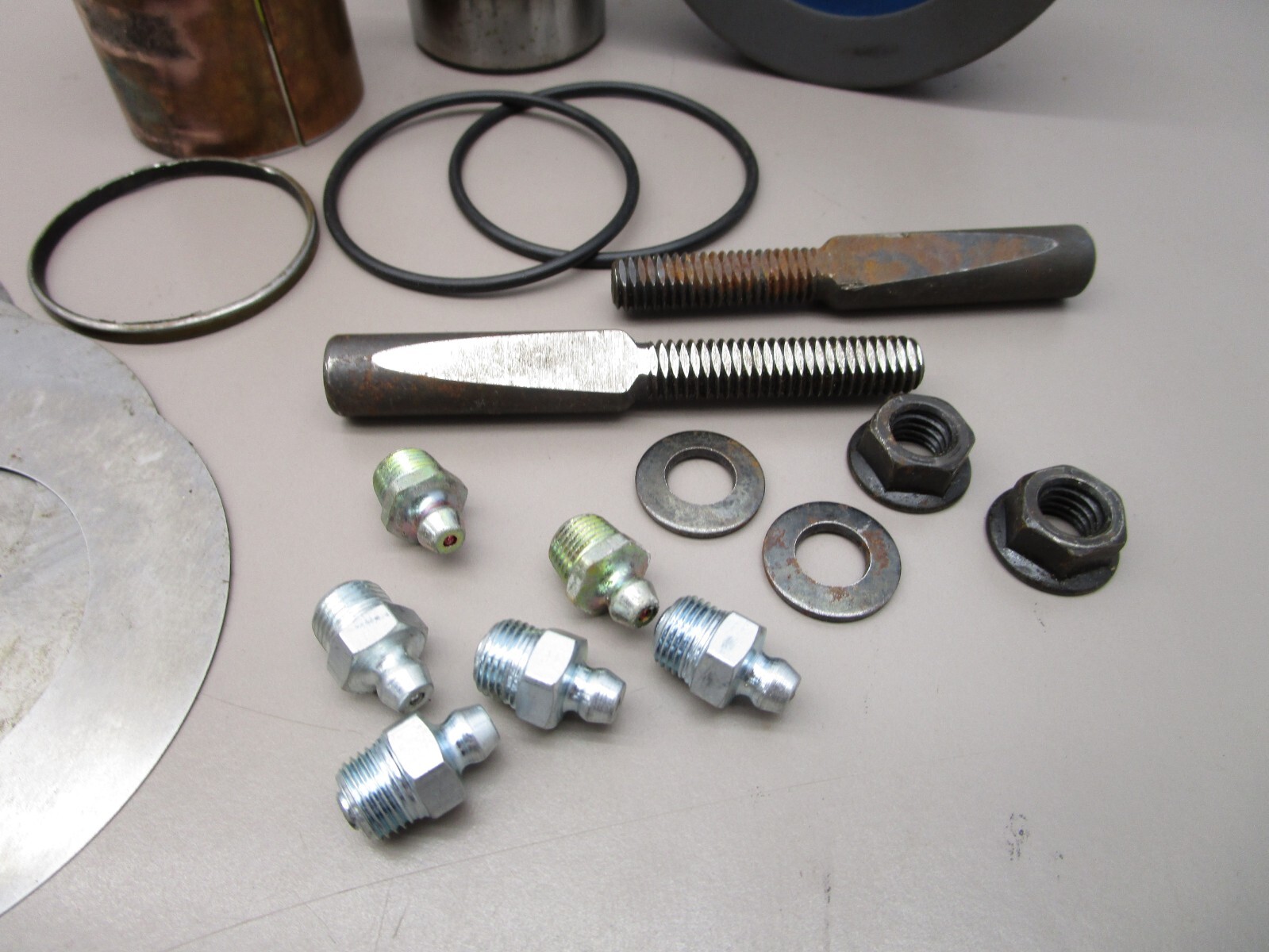 Spicer 29306A Steering Kingpin and Parts 1.86″ x 10.75″ T195S V3911
