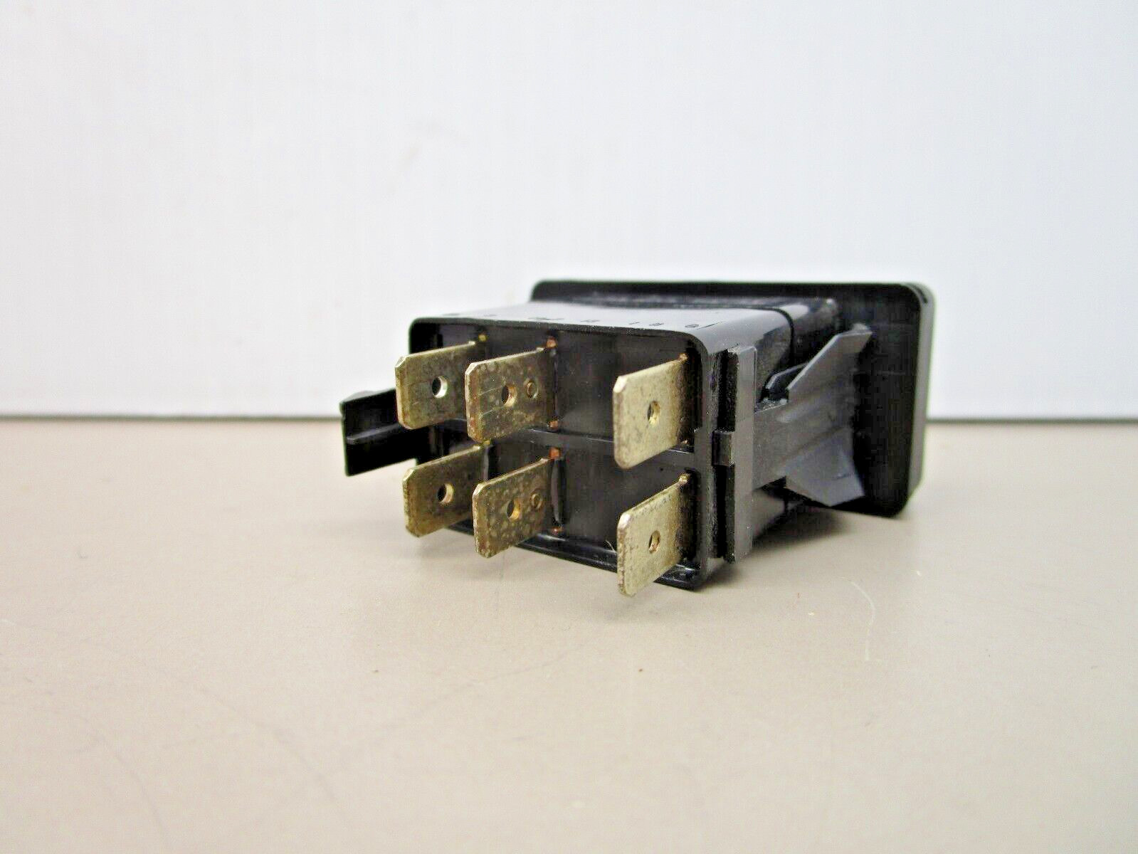 Carling VAB2 Rocker Switch “Climate Control System” 4-Pole On-Off Illuminated