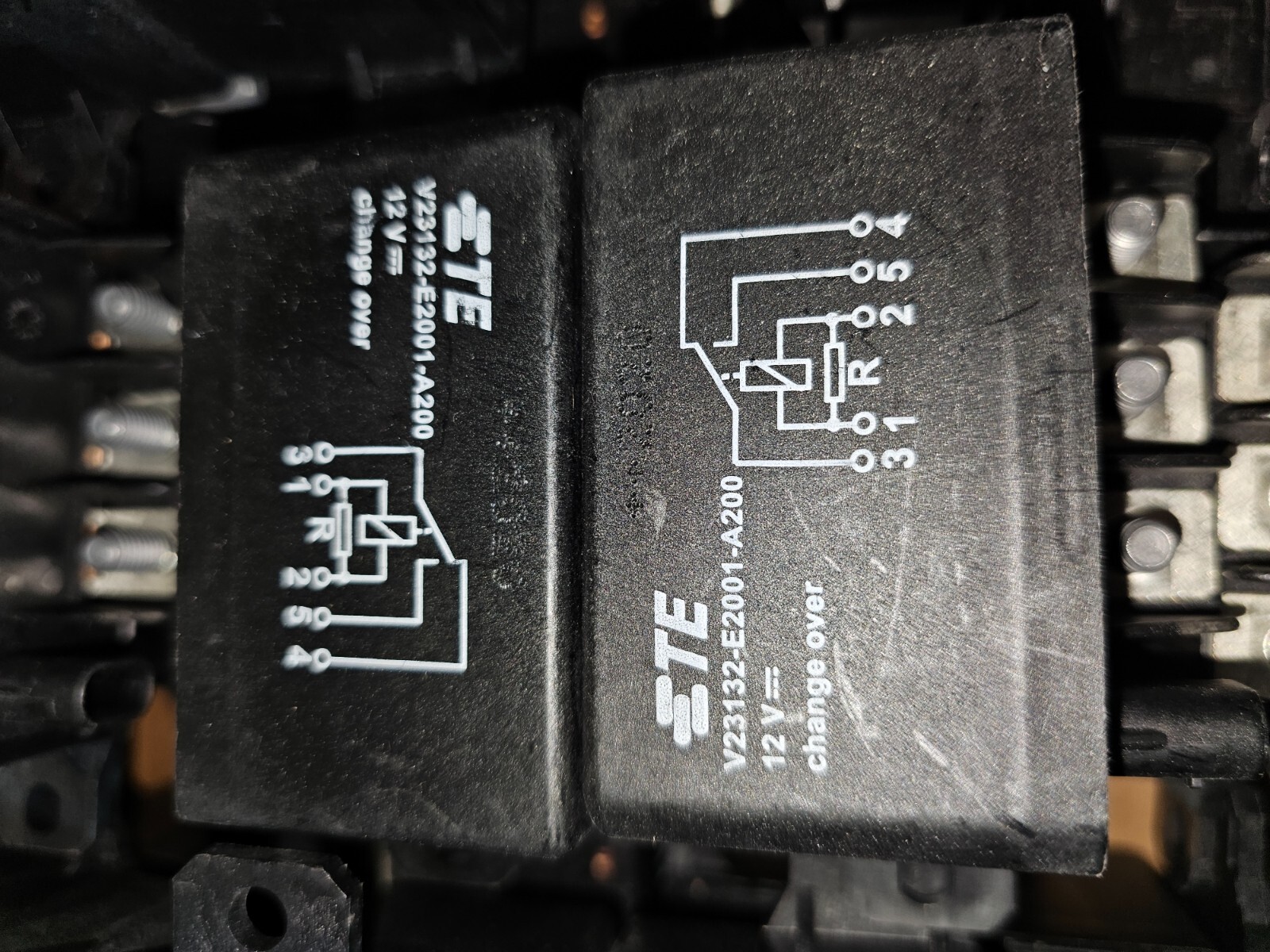 TE Connectivity V23132-E2001-A200 Change Over New!