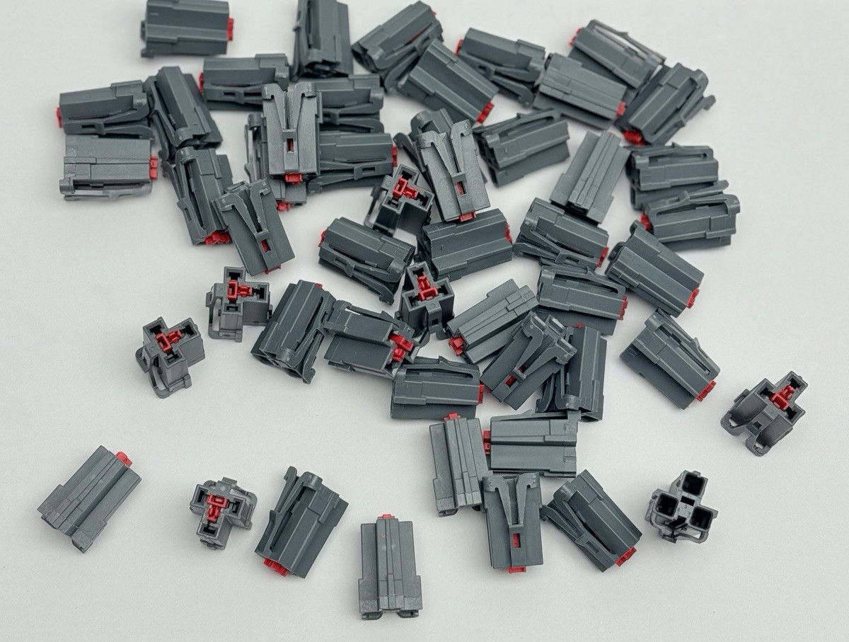 Lot of 50, Automotive Connectors 3 Way Female APEX 2.8 Unsealed Dark Grey