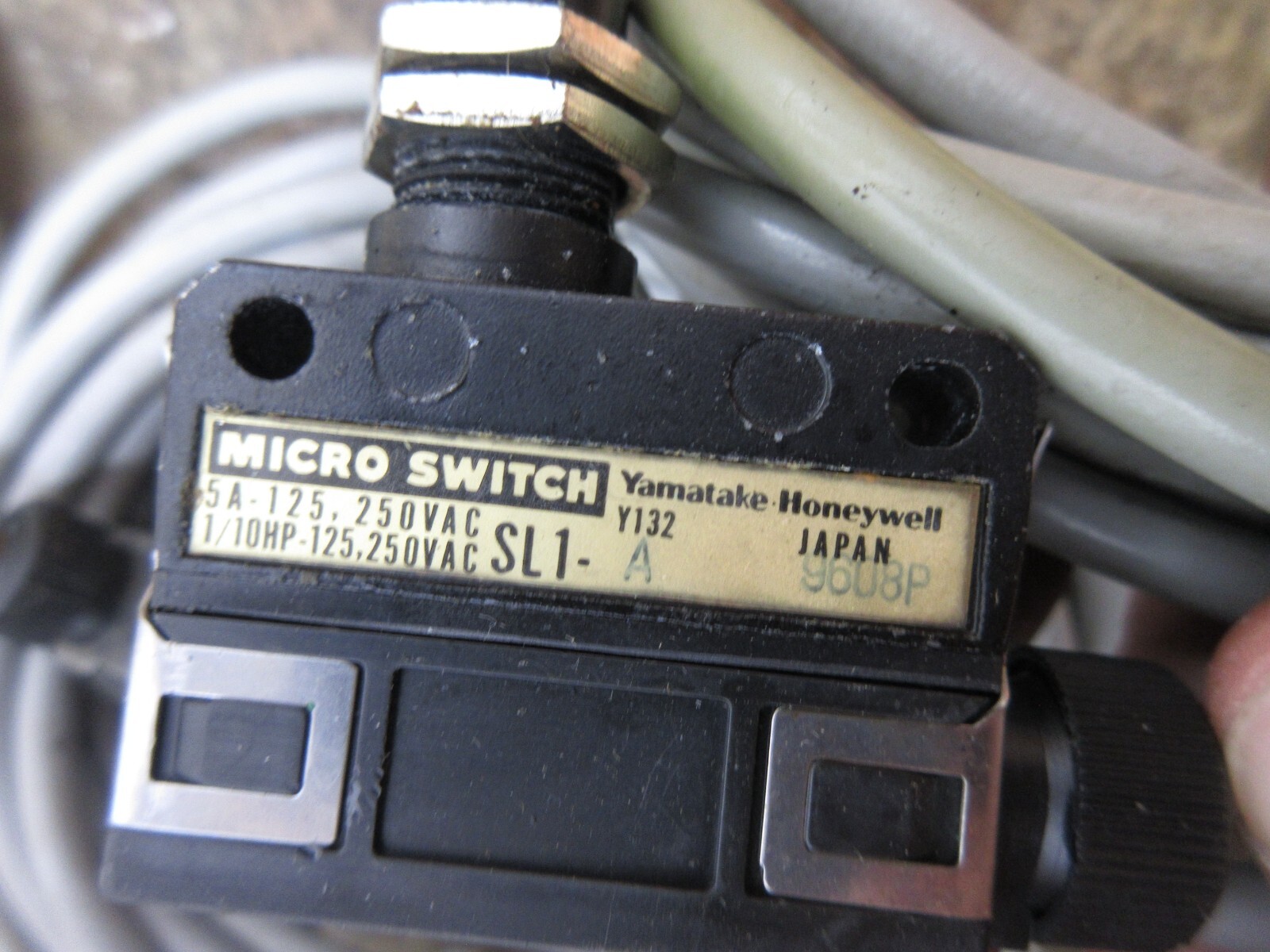 1996 CINCINNATI ARROW 500 YAMATAKE MICRO SWITCH SL1 Y132 LOT OF 7 PIECES