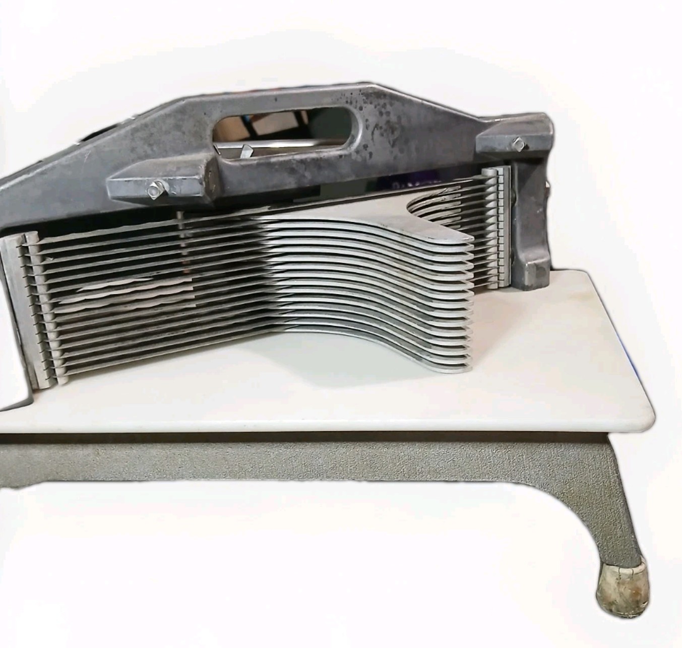 Vollrath Lincoln 0643N Redco Tomato Pro Slicer 3/16 inch Cut W/ Scalloped Blades