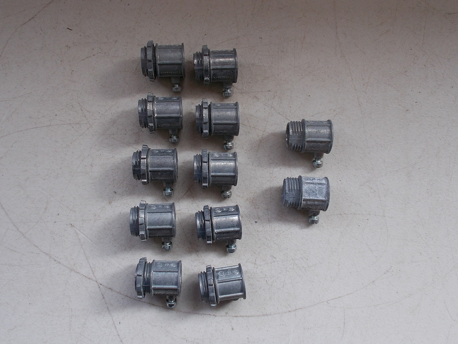 Halex L12A Lot of 12 Set Screw EMT Couplings *FREE SHIPPING*