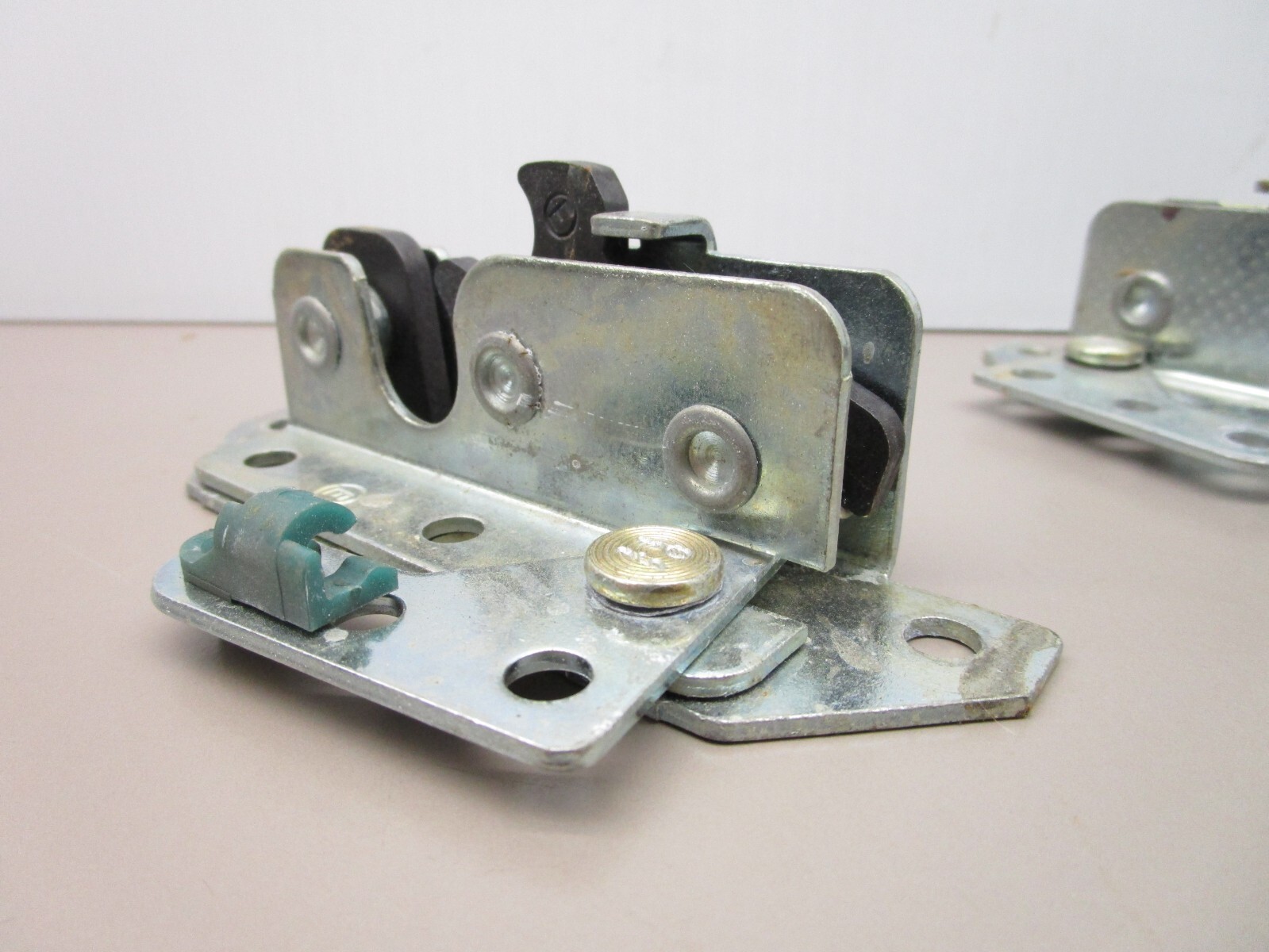 NewFlyer Engine Access Cover Latch Set Left and Right Fits Invero Model