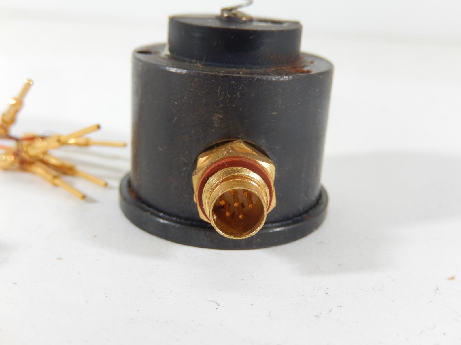 NOS LOT OF 4 UNMARKED NOT SURE WHAT THEY ARE UNITS