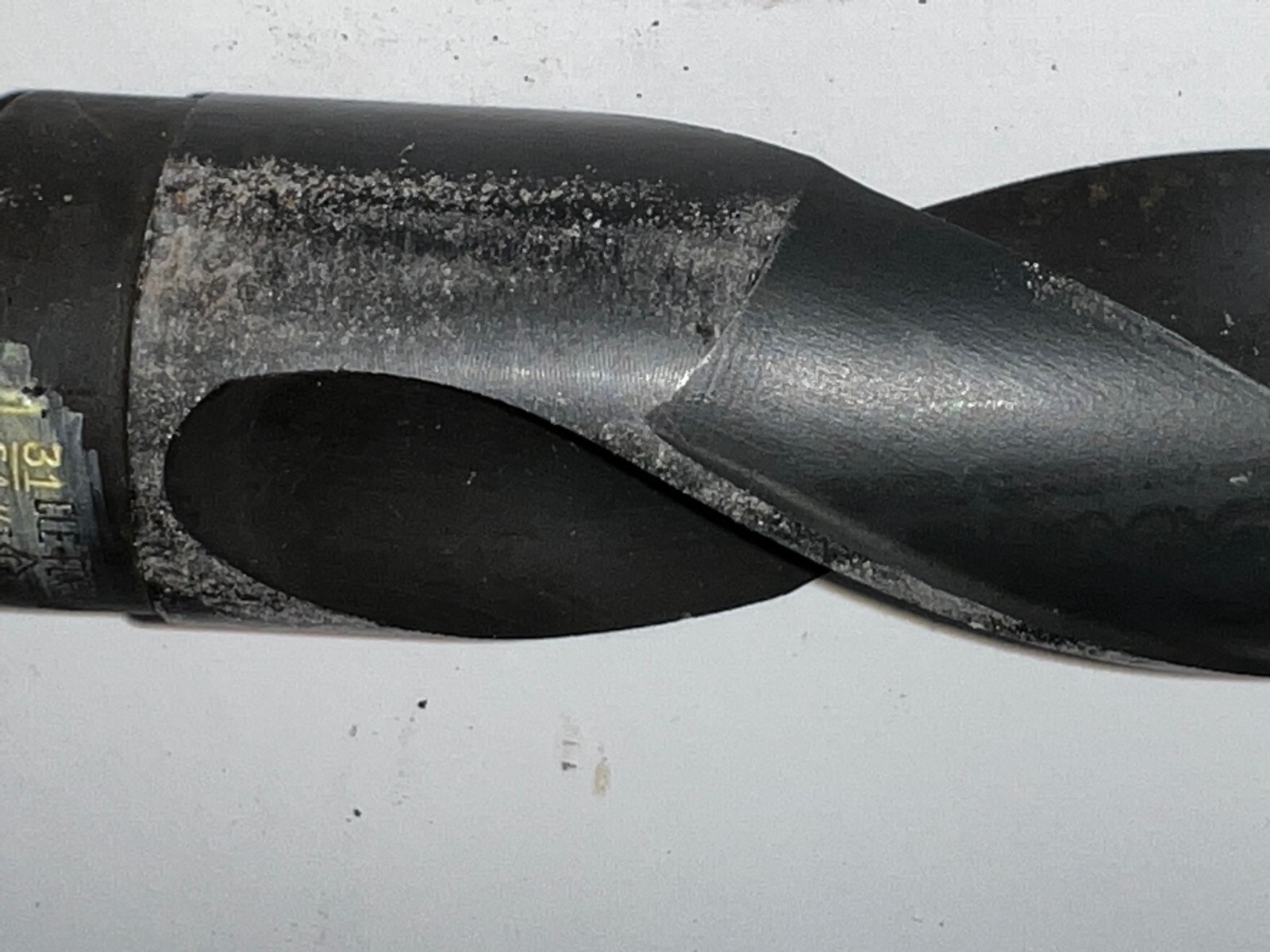 CLEVELAND MORSE TAPER SHANK DRILL BIT MT4 1-31/64″ CUT 9-3/4″ LOC 15-1/4″ OAL