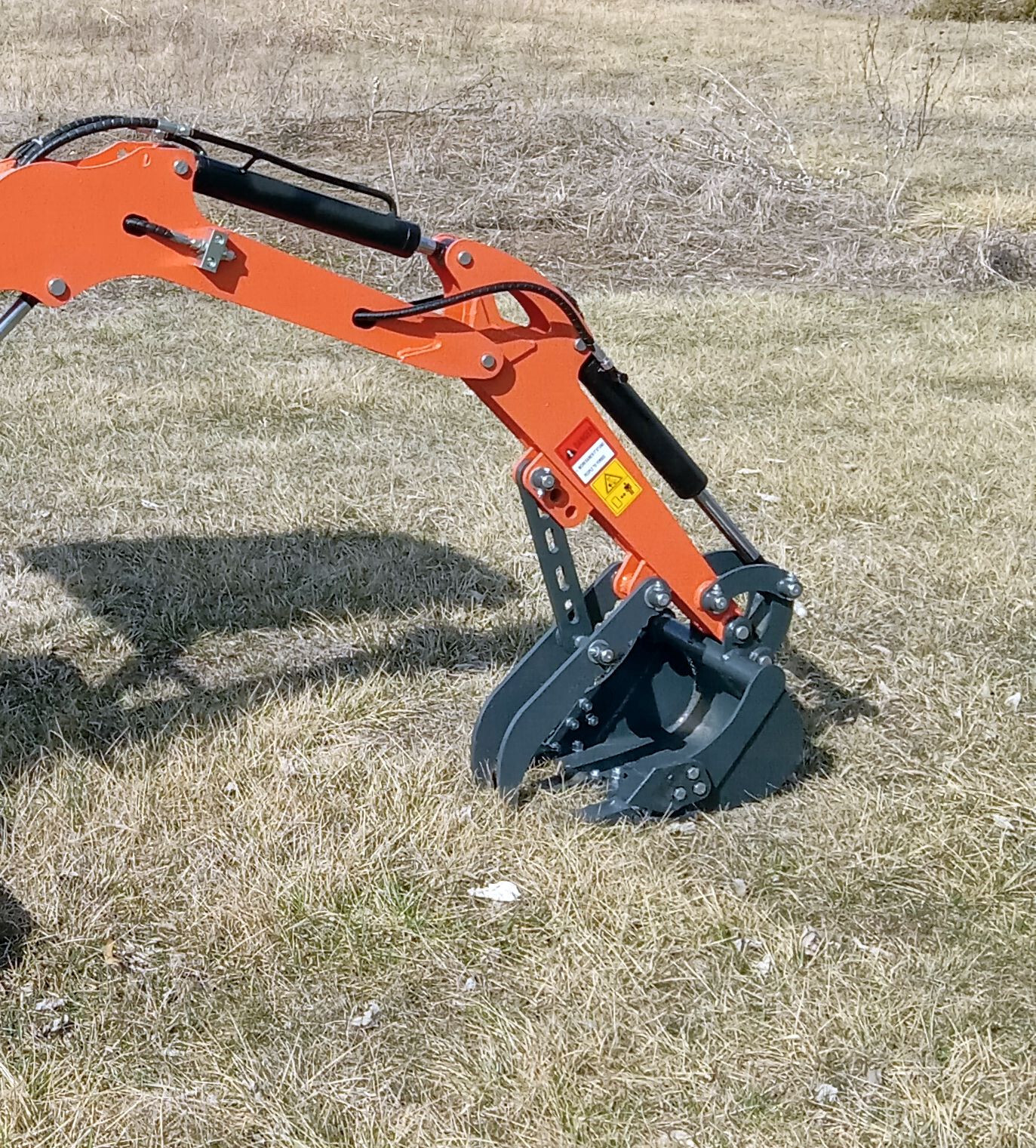1 NEW 2024 AGT L12R MINI EXCAVATOR MECHANICAL THUMB 15” BUCKET NNB **MAKE OFFER*