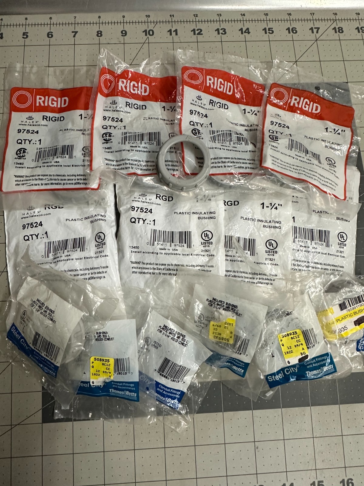 NOS 15-pack lot Rigid Halex 97524 1-1/4″ Plastic Insulating Conduit Bushing