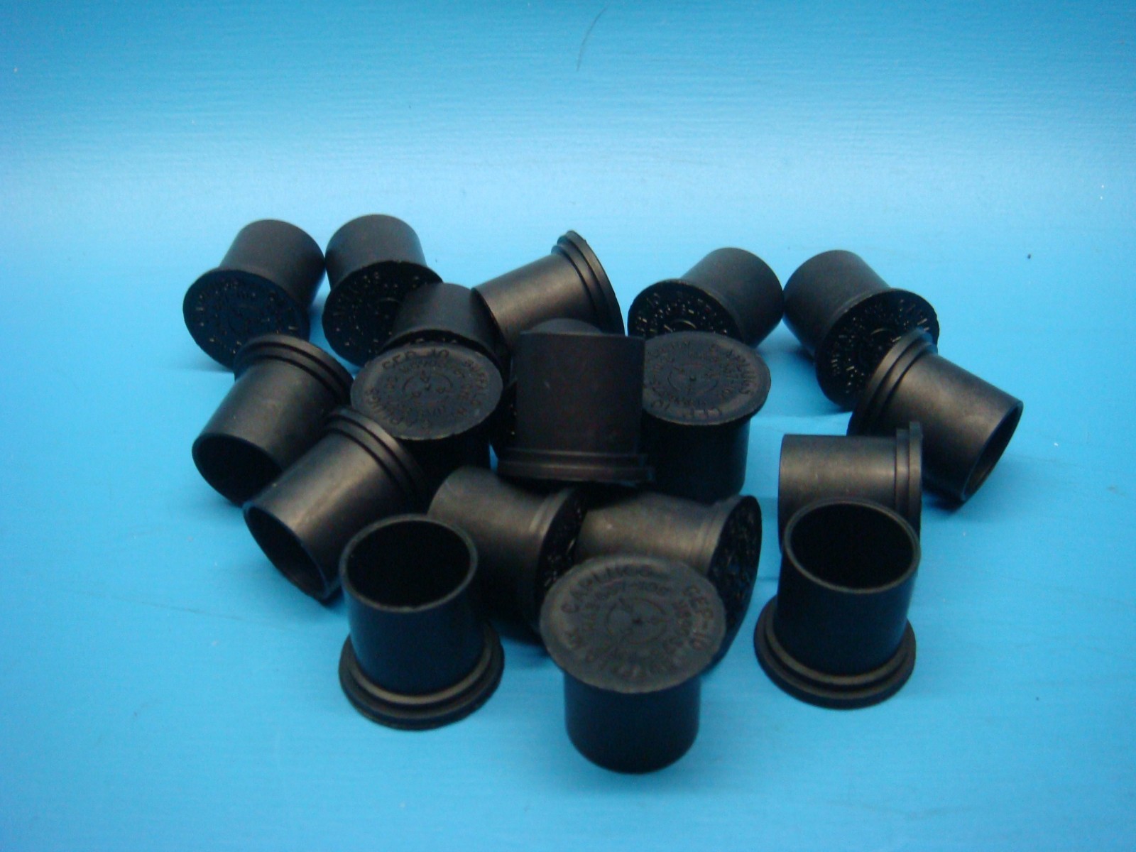 (20) CAPLUGS CEP-10 NAS837-10C MS90376-10YB 5/8″-24 BLACK CONDUCTIVE CAP NOS