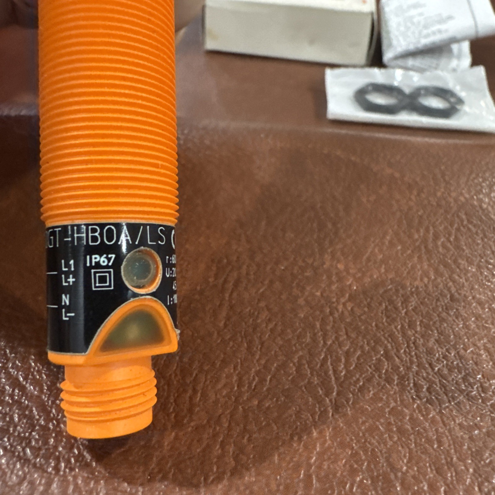 NEW EFECTOR IFM 0GT-HB0A/LS DIFFUSE REFLECTION SENSOR 20-250V AC/DC 0G0035