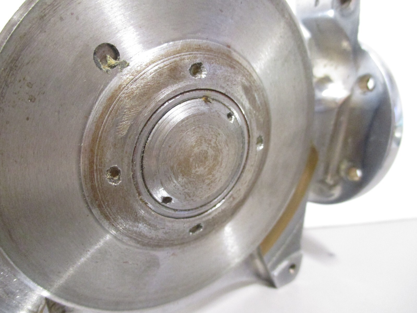Gearbox Cutter Wheel Carrier 4″ for Vintage Wolf Model R Electric Fabric Cutter