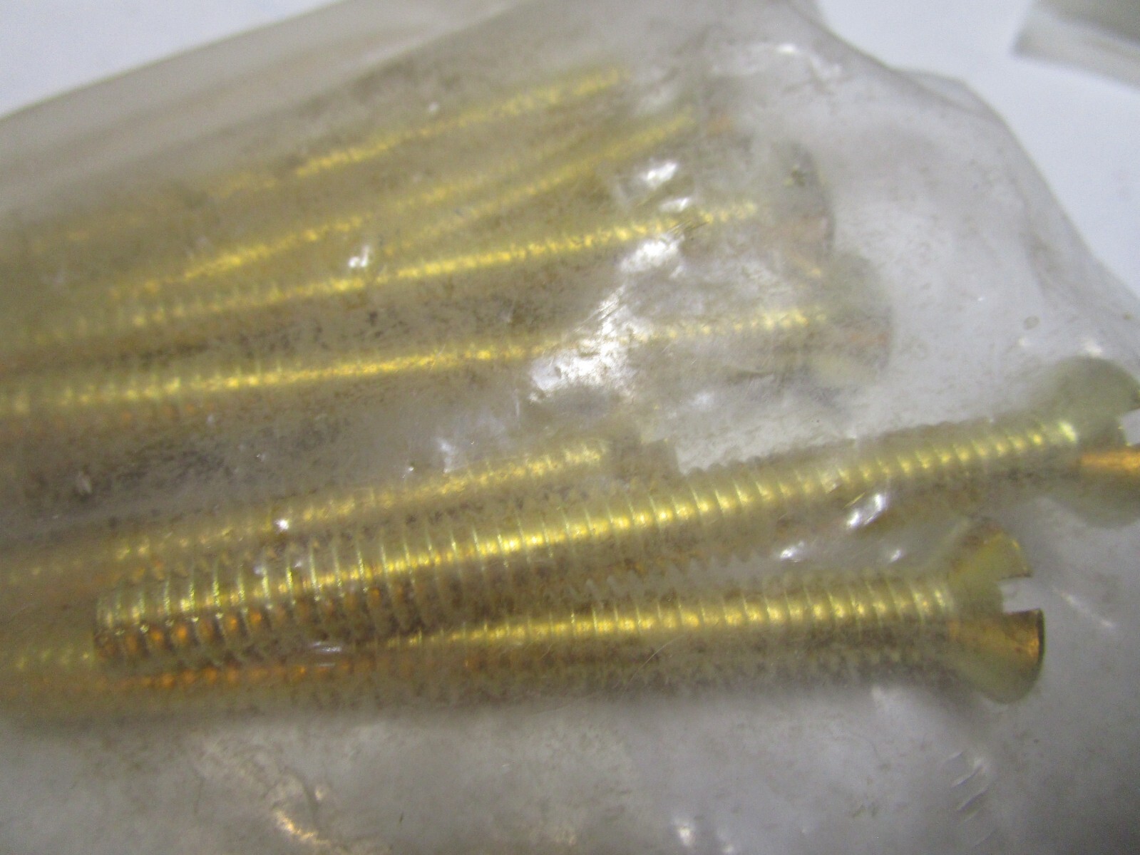 1/4″-20 x 2-1/2″ Slotted Drive Flat Head Brass Machine Screw QTY 9