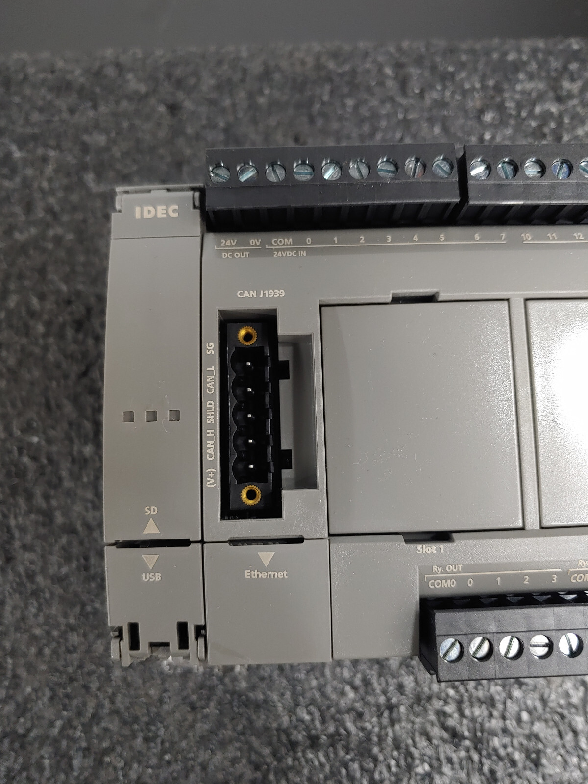 IDEC FC6A-C40R1AEJ 40IO J1939 CPU 100-240VAC Relay FC6A MicroSmart PLC