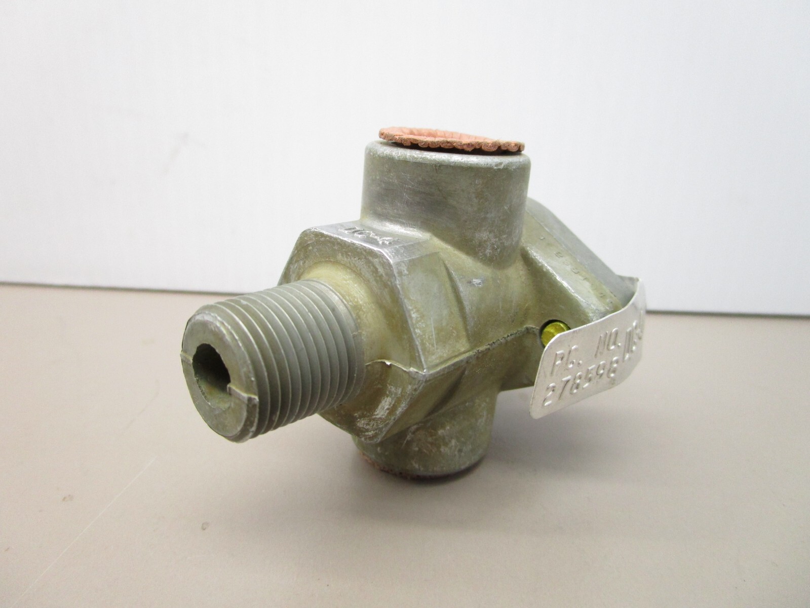 Bendix 278598 DC-4 Double Check Valve for Air Brake Systems