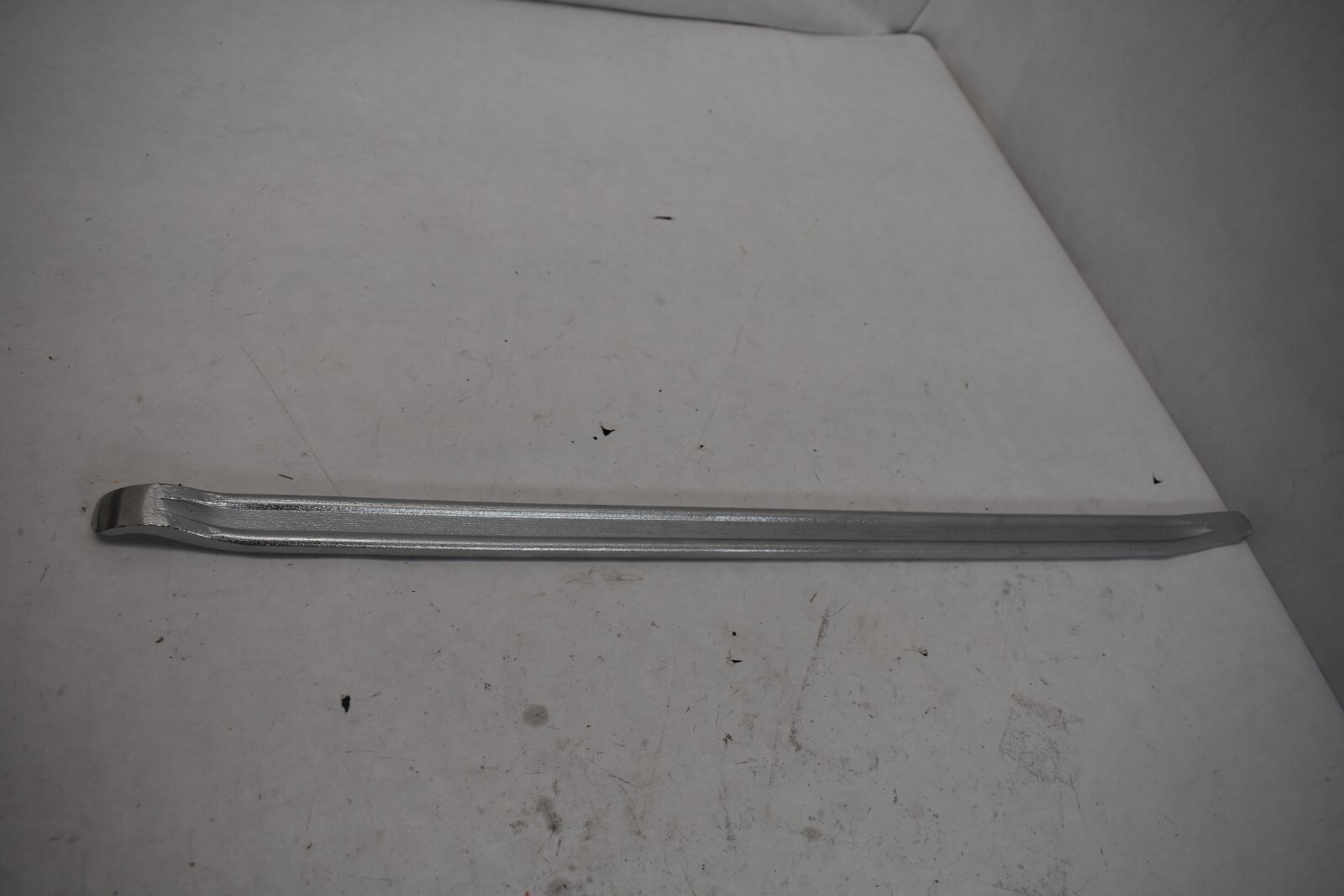Pittsburgh General Purpose Tire Iron 93230 24″ Forged Steel Chrome Plated Finish