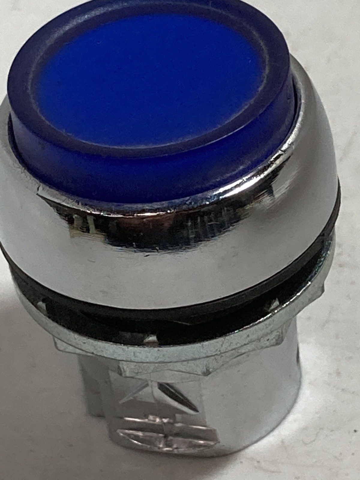 ALLEN BRADLEY 800FM-LE6 EXTENDED PUSHBUTTON OPERATOR ILLUMINATED BLUE