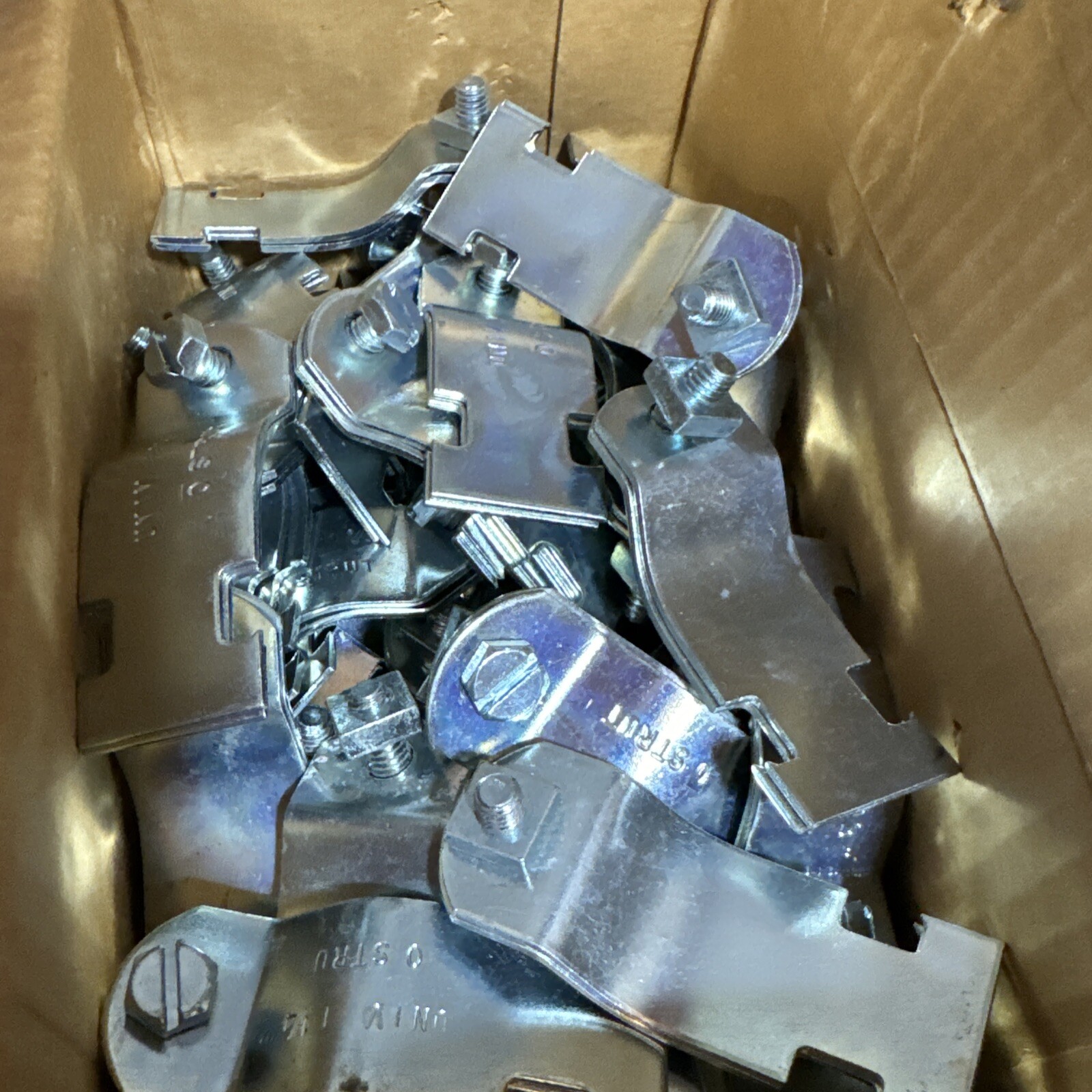 BOX OF 50 – O-STRUT C-200 1-1/4″ CONDUIT STRAP NSNB SILVER COLORED