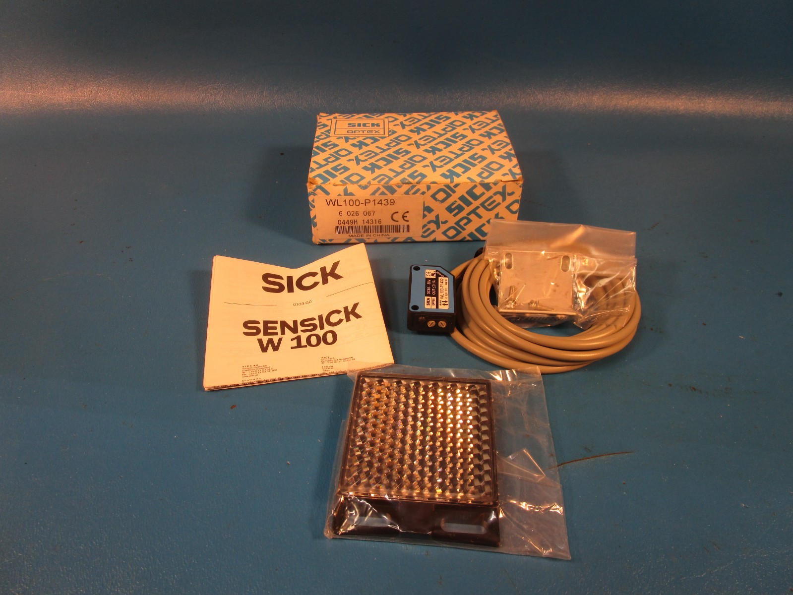Sick WL100-P1439 Photoelectric Retro-Reflective Sensor