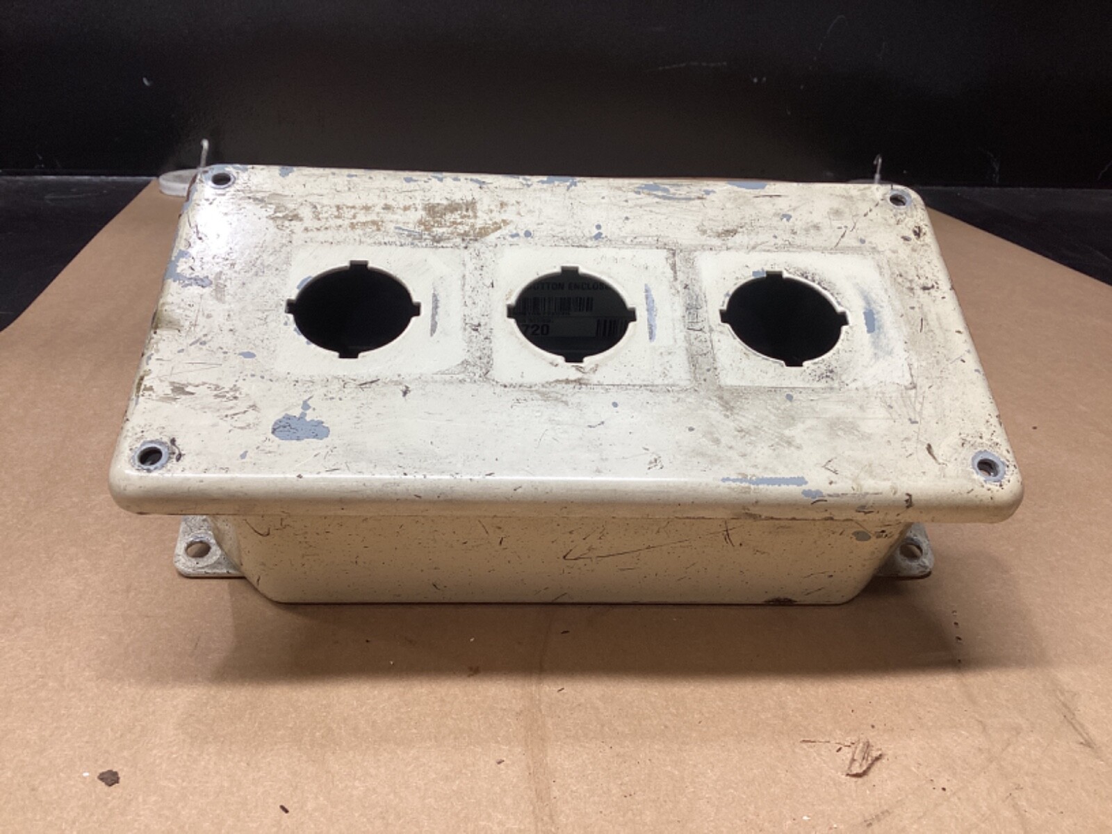HOFFMAN 3 HOLE PUSHBUTTON ENCLOSURE ED3PB #100F52FML