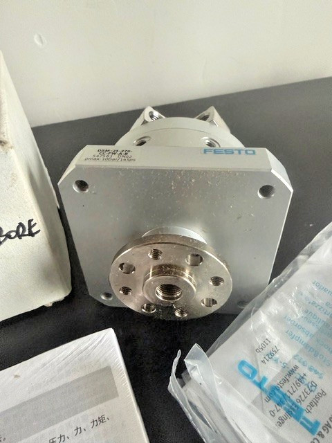 Festo DSM-25-270-CC-FW-A-B Semi Rotary Drive 25mm Bore 246 Angle Rotation NEW