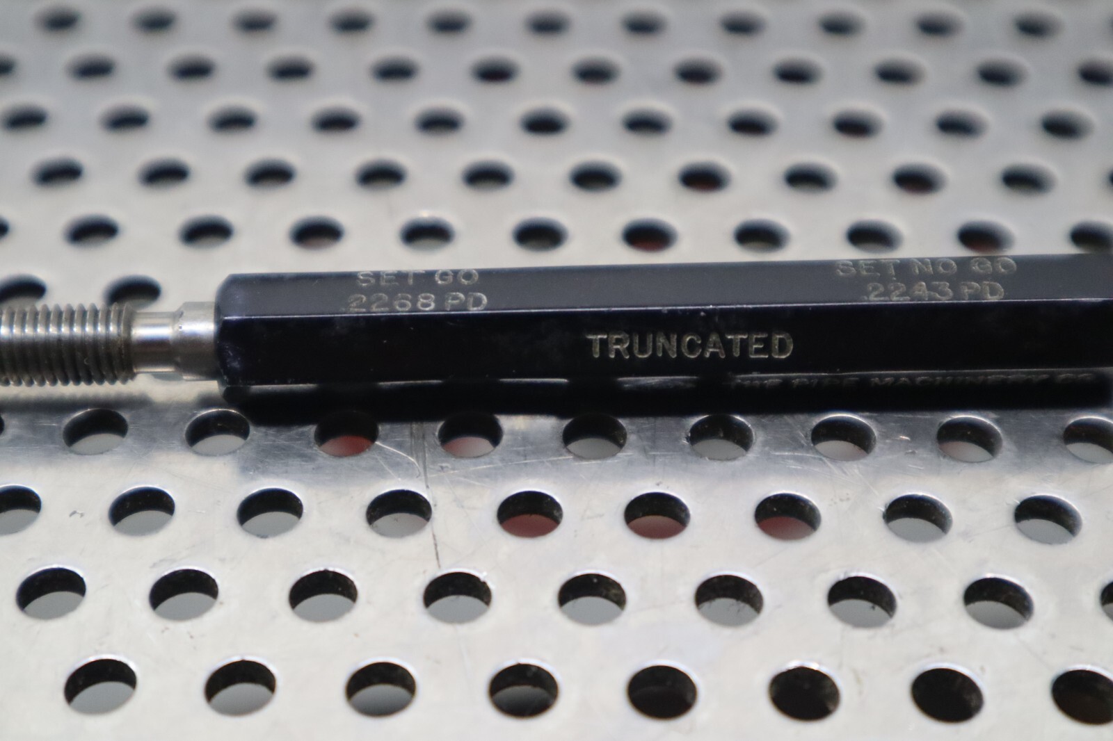 The Pipe Machinery 1/4-28 UNF-3A GO-.2268 Thread Plug Gage Used With Warranty