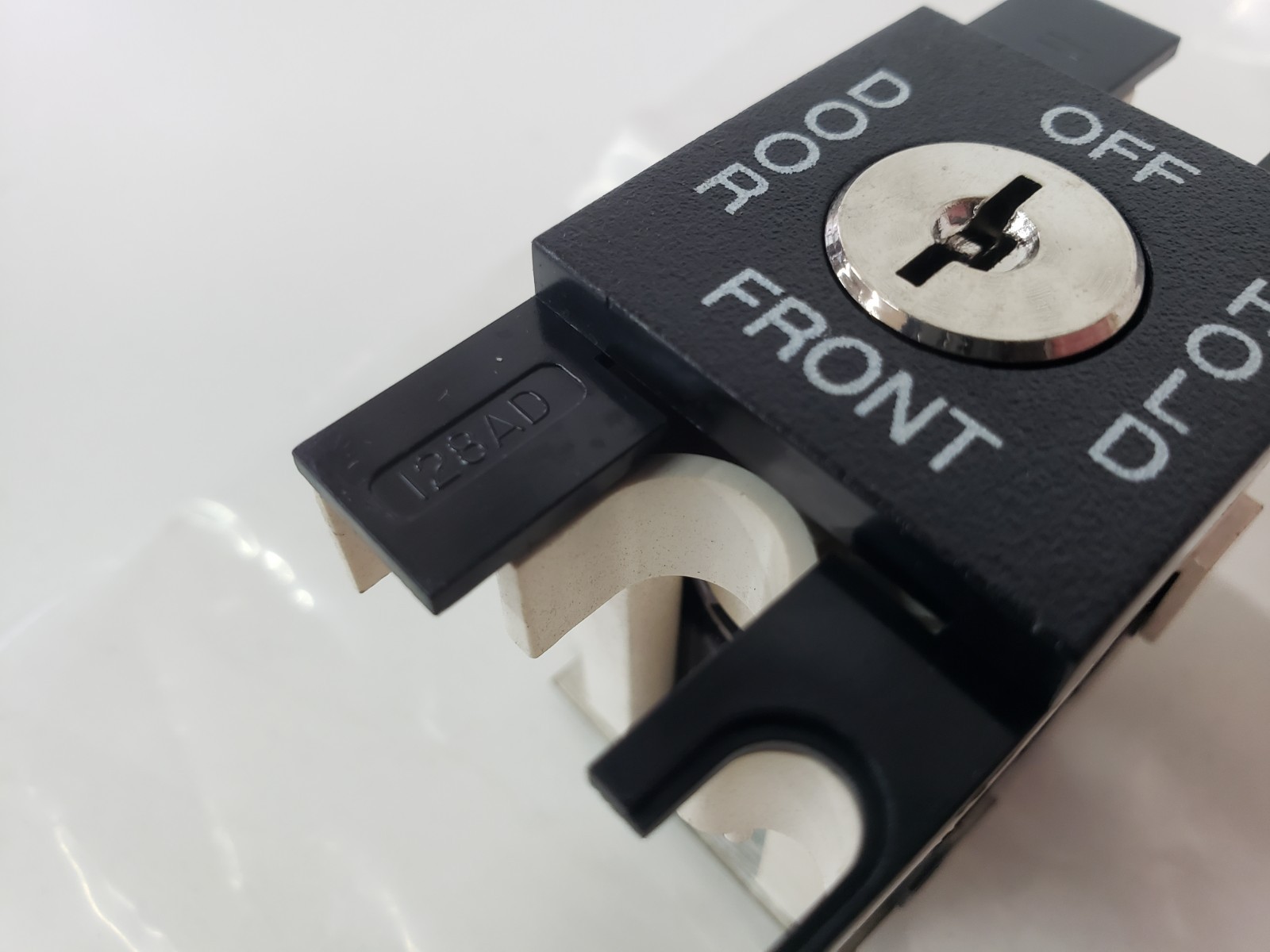 UNUSED – TKE ThyssenKrupp Key Switch 9739816 Door Hold 171AR33