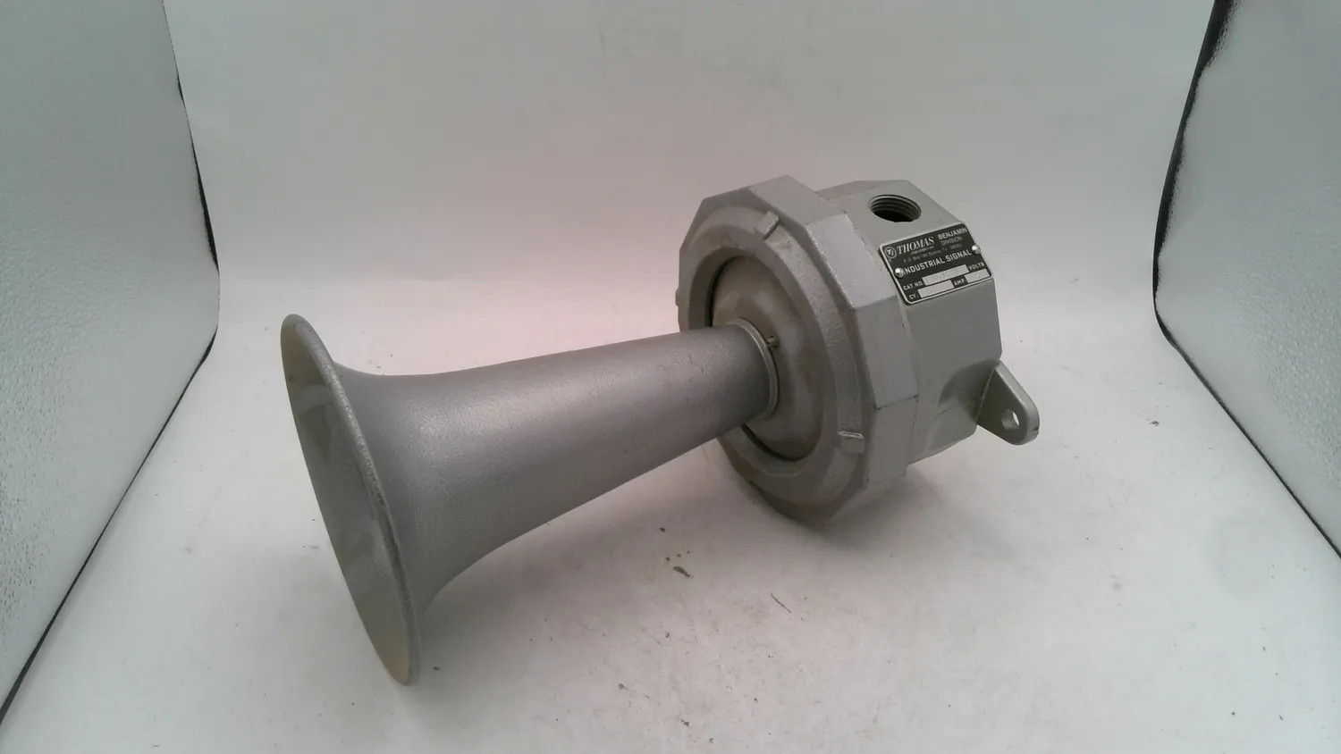 THOMAS INDUSTRIES N-8546-115 INDUSTRIAL SIGNAL HORN 60 CY .2 AMP