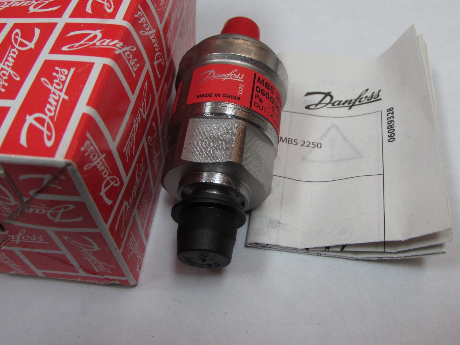 Danfoss pressure transmitter MBS3050 060G3628 NIB (ST1240)