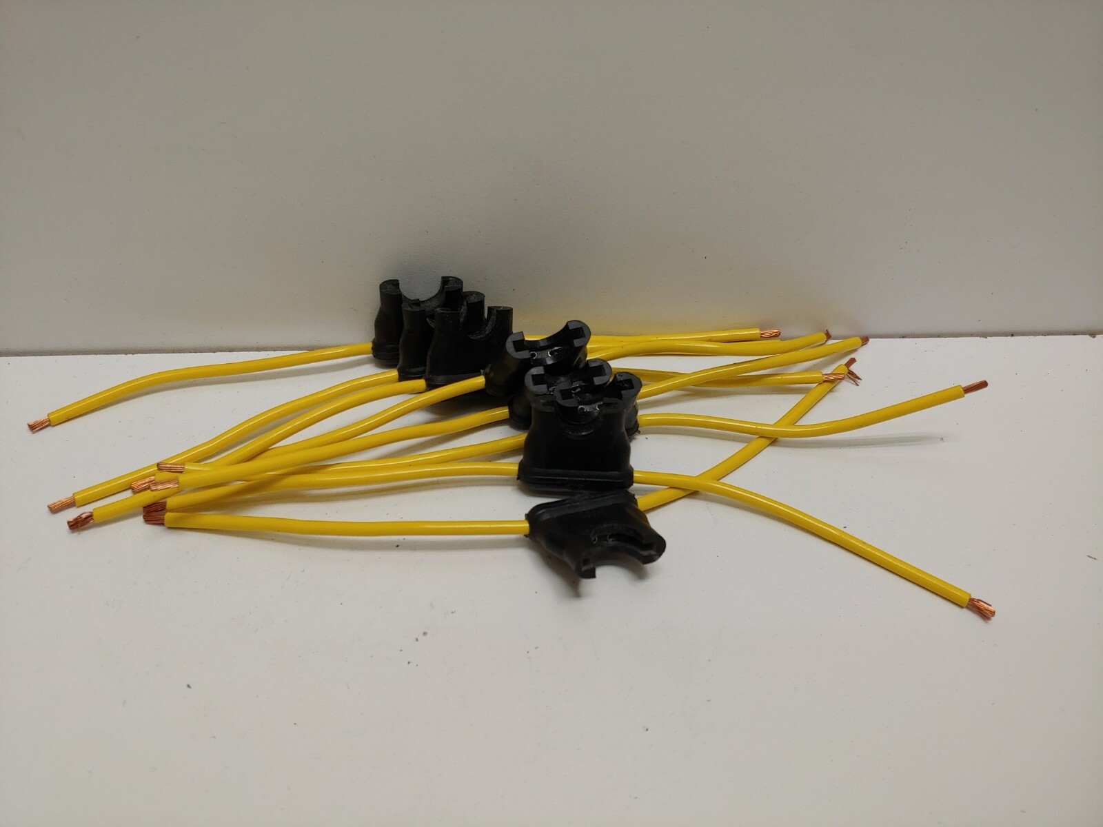 LOT OF 8 NEW OLD STOCK! EATON 32V 24A ATC AUTOMOTIVE FUSE HOLDERS BK/HHD 97F7607