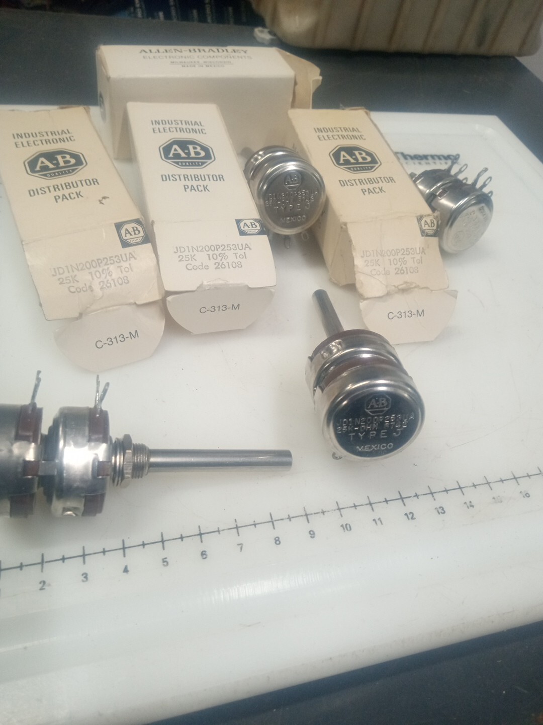 Allen Bradley JD1N200P253UA Potentiometer 25K 10% TOL Code 26108 TYPE J