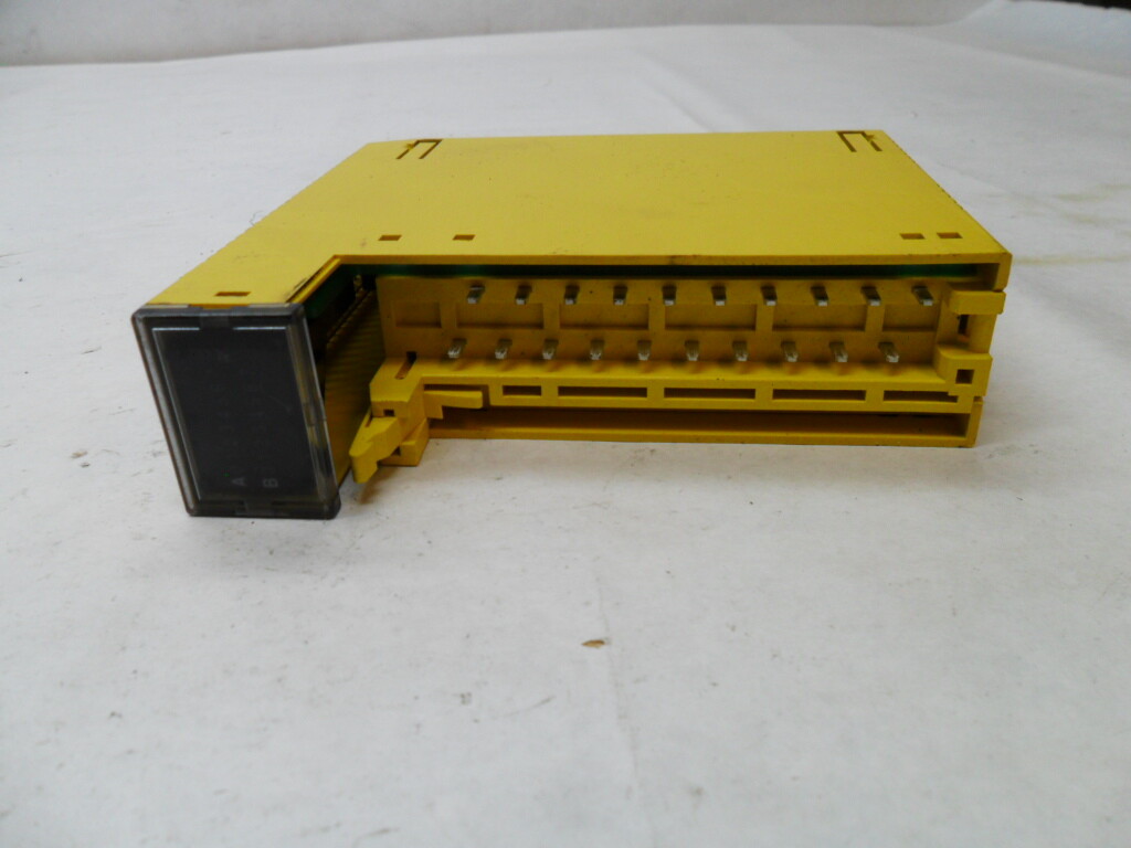 FANUC A03B-0819-C161 RELAY OUTPUT MODULE A0R16G 30VDC 250VAC 16PT *READ*