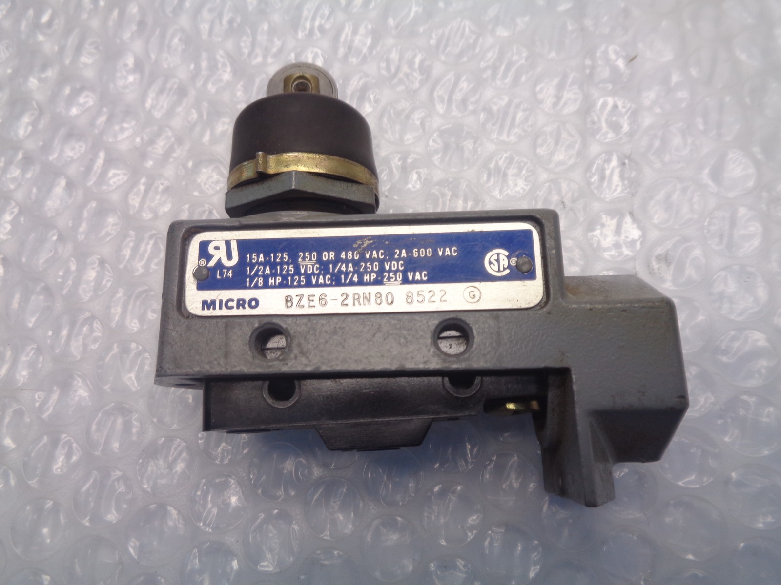 MICROSWITCH BZE6-2RN80 8522 SWITCH (AS PICTURED) UNMP