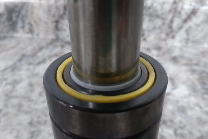 Raymond X500-100 3-29/32 In Stroke Length 8-31/32 In Extended Length Gas Spring