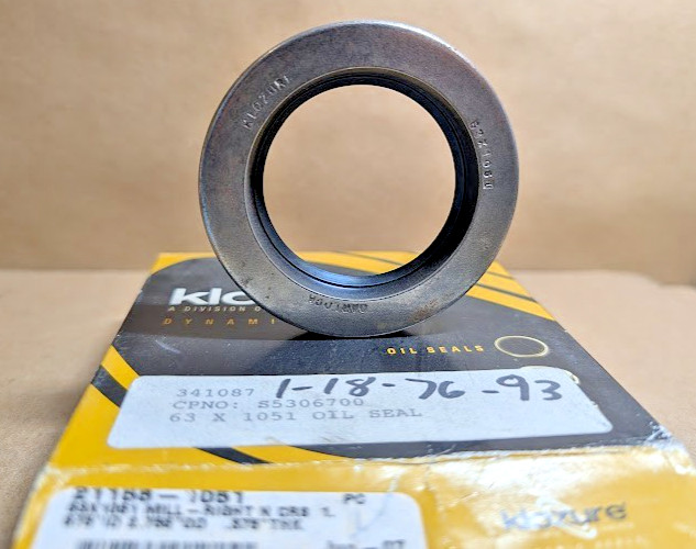 Garlock Klozure 21158-1051 Oil Seal 63X1051 2.375″ Shaft, 3.125″ OD (New In Box)