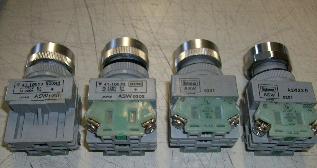Idec Izumi 41-10569 Keyed 2 Position Selector Switch 41-010570 125V 5A 300V 3A