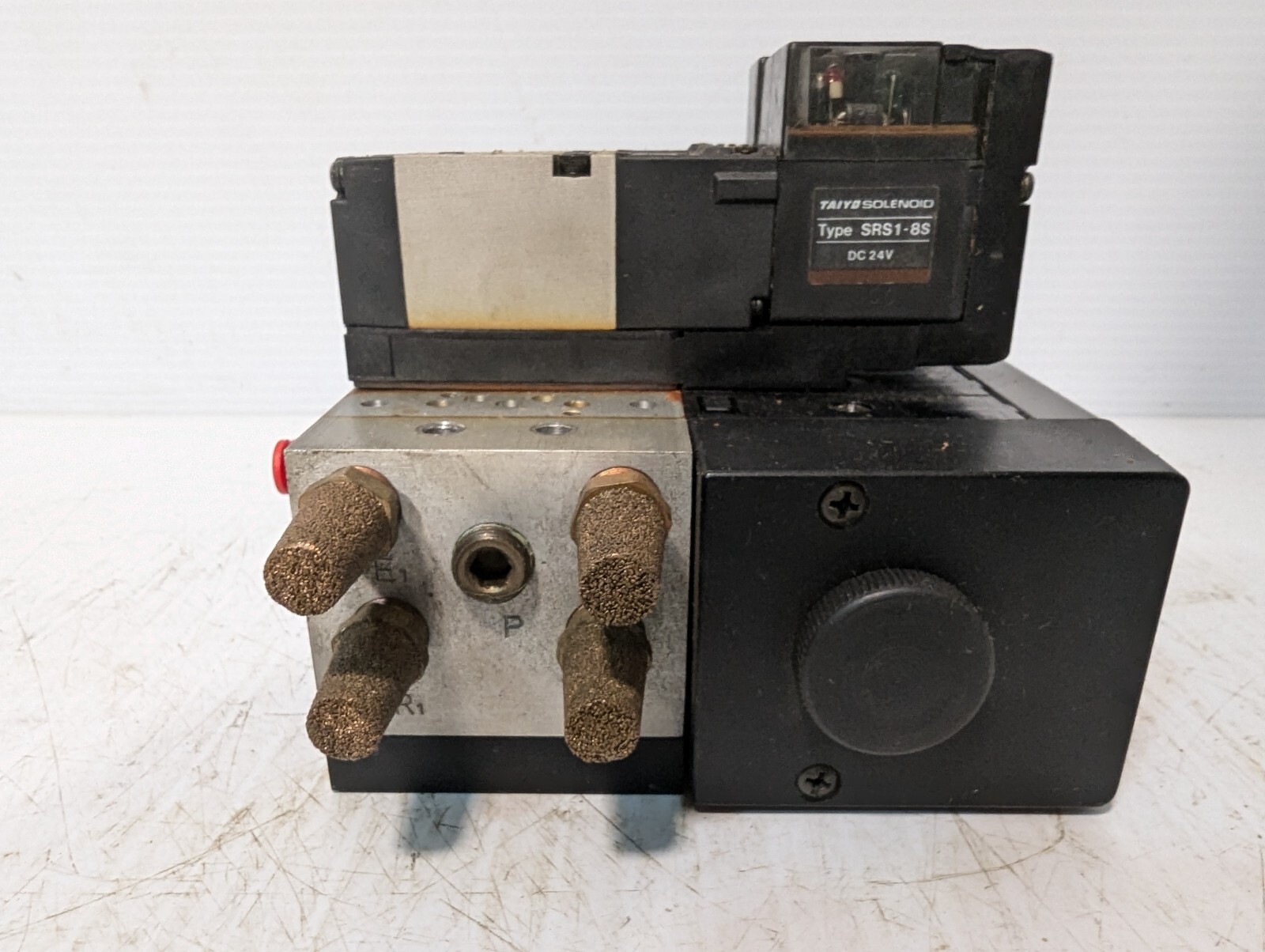 Taiyo Manifold Block w/ 3 SRS1-8S DC24V Solenoid Valves