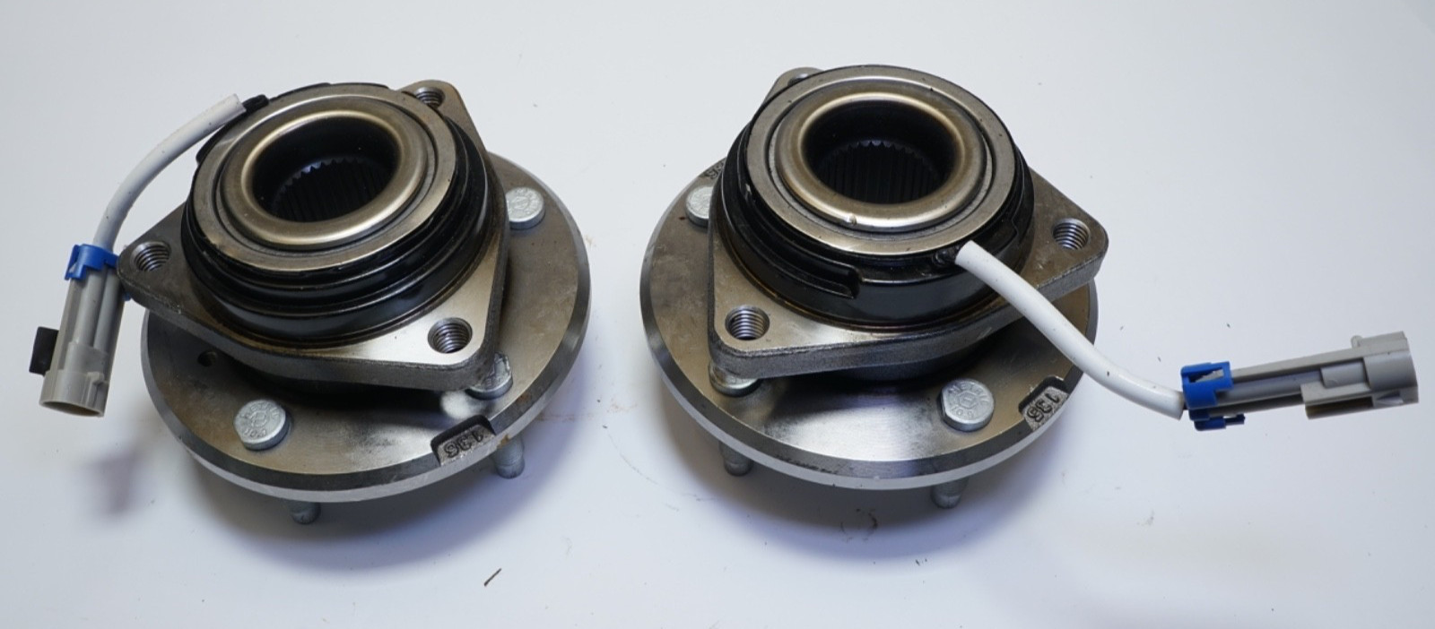 New Pair MB 38051524 GEN3 Wheel and Bearing Hub Assembly Ships FREE