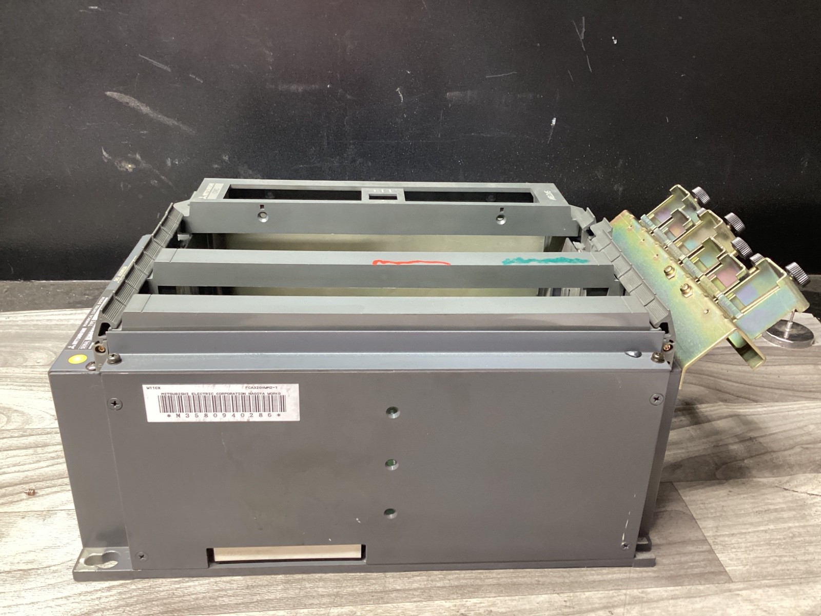 MITSUBISHI FCA320HWM2-1 NUMERICAL CONTROL SYSTEM RACK MC021D #109G7PR7