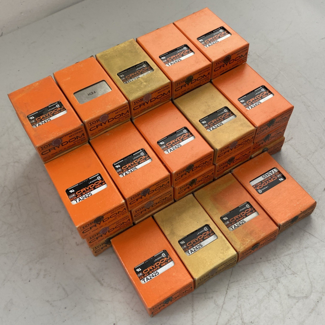 Lot of 39 CRYDOM SOLID STATE RELAY TA2425 INPUT 90-280V AND OUTPUT 240V