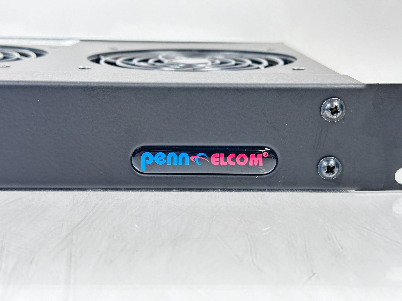 Penn Elcom Thermostatically Controlled Quiet Rack Fan Tray (Celsius) FT01Q-DTC