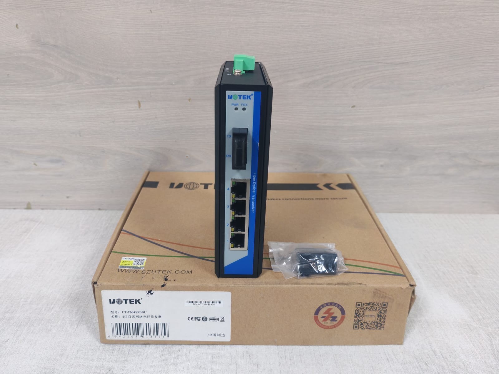 UOTEK UT-2604SM-SC 4-Port 100M Network Fiber Optical Transceiver