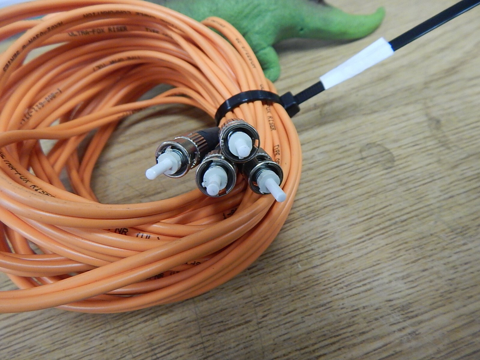 Optical Cable Corp 022556Ft AX02-030N-W 800″ Ultra Fox Riser OFNR