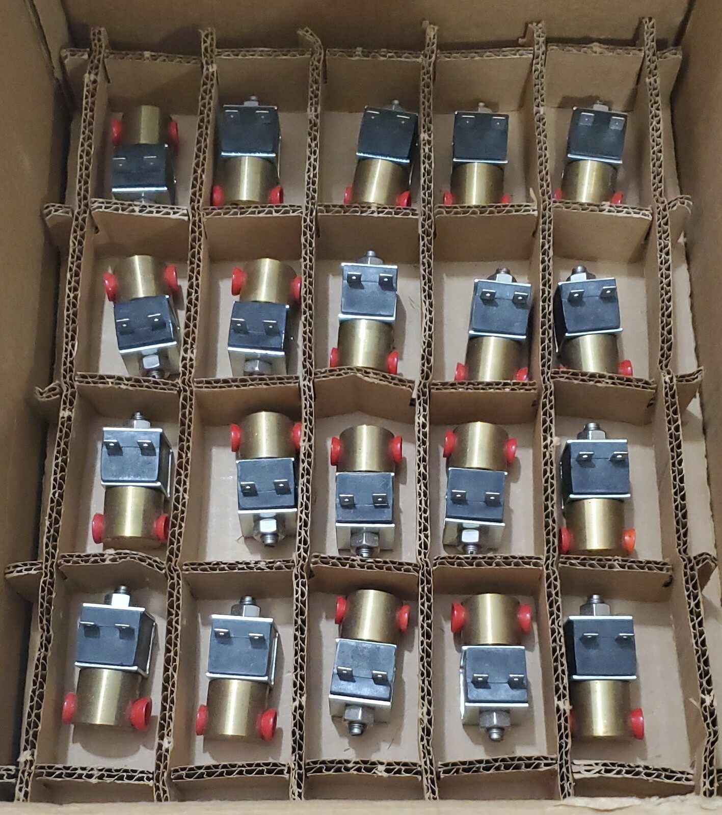 *NEW* ITT Alcon 01AZ045C1-1EAA 1/8″ NPT Brass Body Solenoid Valve 24Vac Warranty