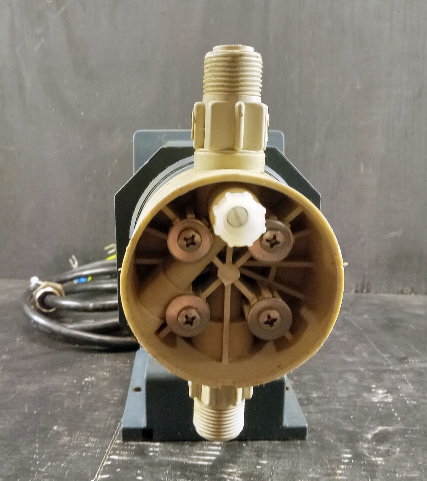 1 USED PROMINENT GAMA/4-W 4 DOSING PUMP ***MAKE OFFER***