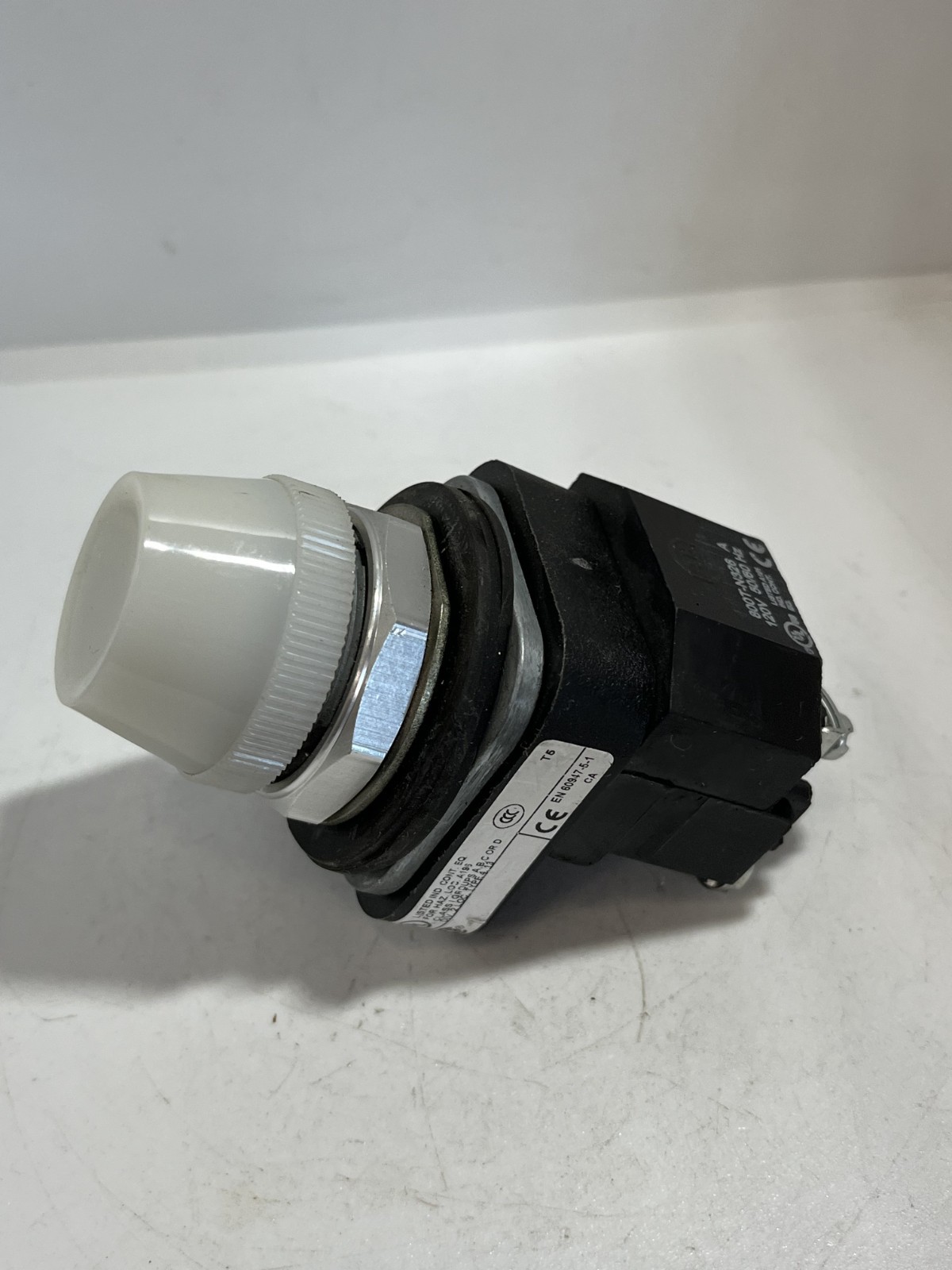 ALLEN BRADLEY 800T-P16W PILOT LIGHT WHITE 120V TRANSFORMER SERIES U