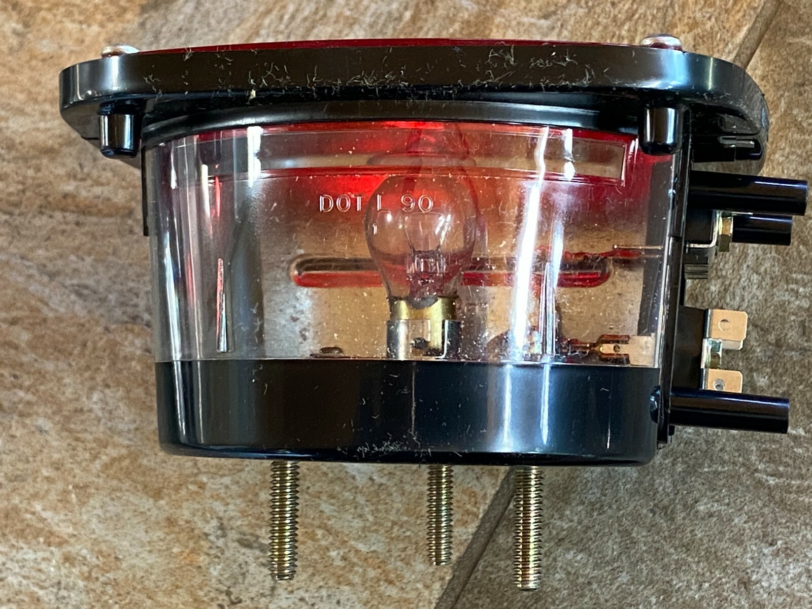 442L PETERSON TAIL LIGHT, S/T/T 3 STUD BOX LAMP, 2 BULBS IN LAMP, NEW